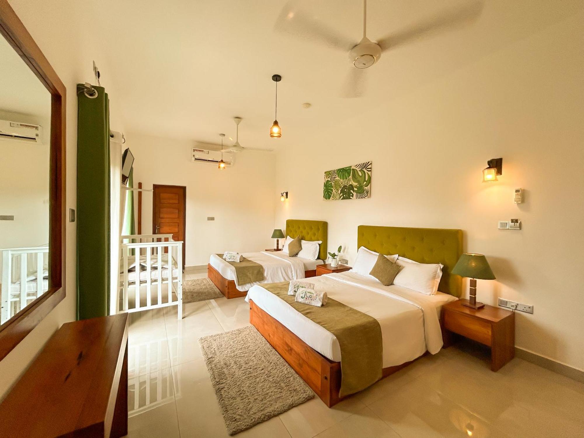 J Leaf Hotel By Blue Bird Negombo Exterior foto