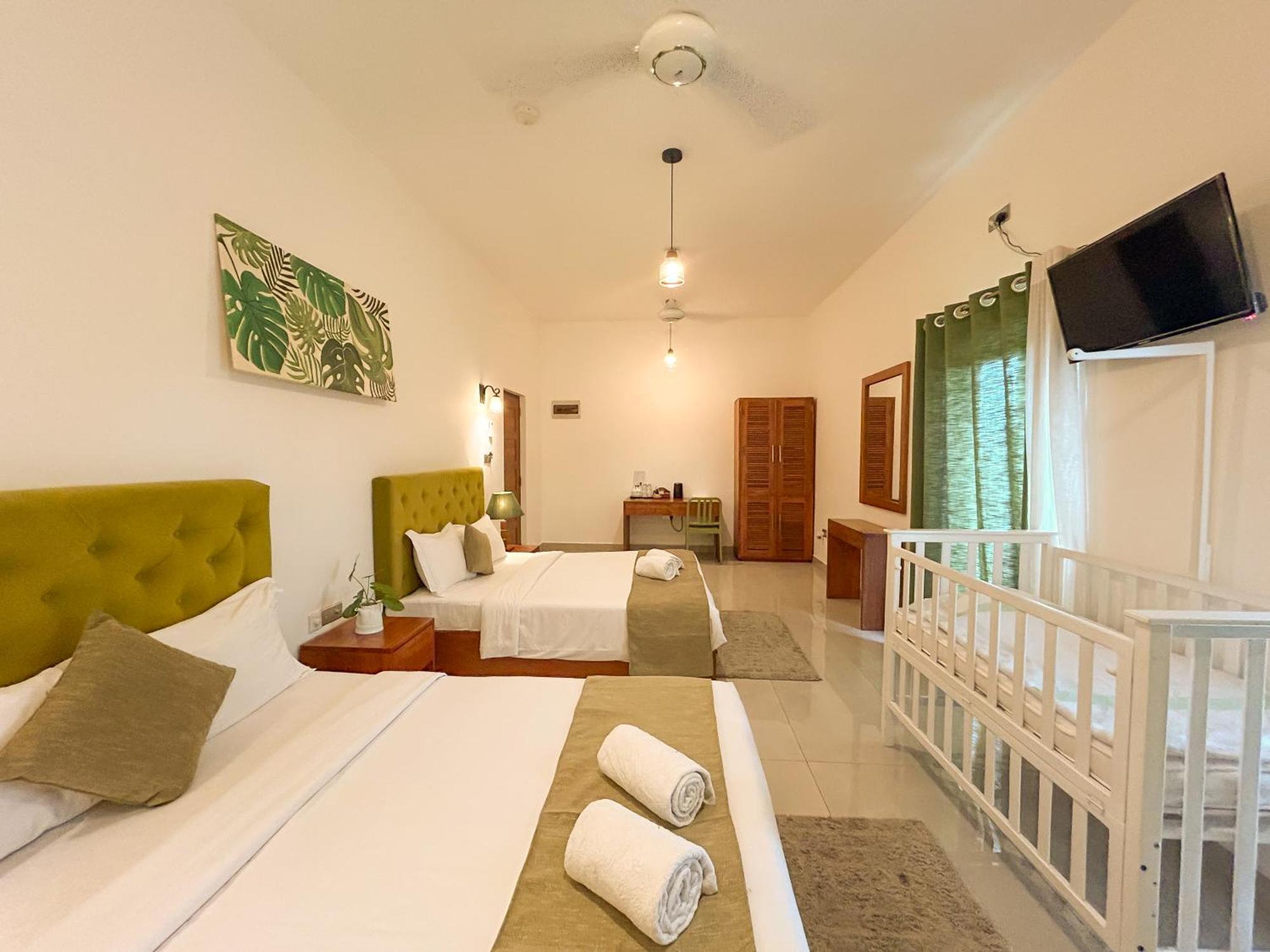 J Leaf Hotel By Blue Bird Negombo Exterior foto